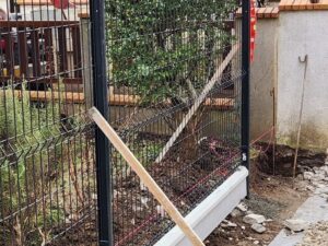 Soubassement béton de 25 cm pour poteaux à clips – Image 2