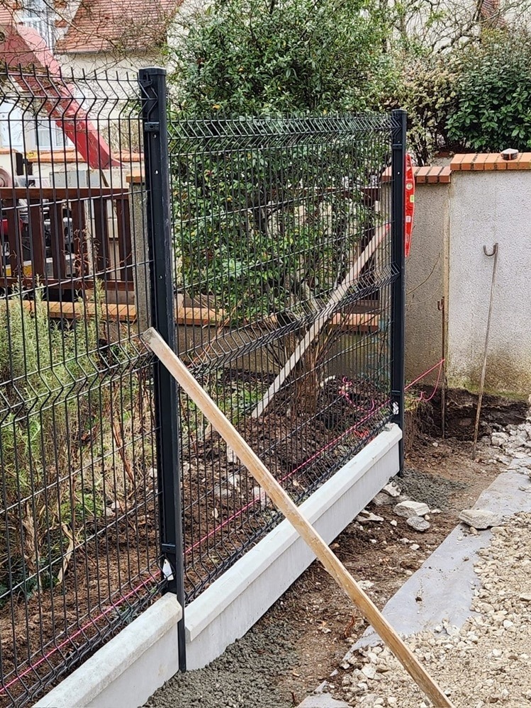 Soubassement béton de 25 cm pour poteaux à clips – Image 2